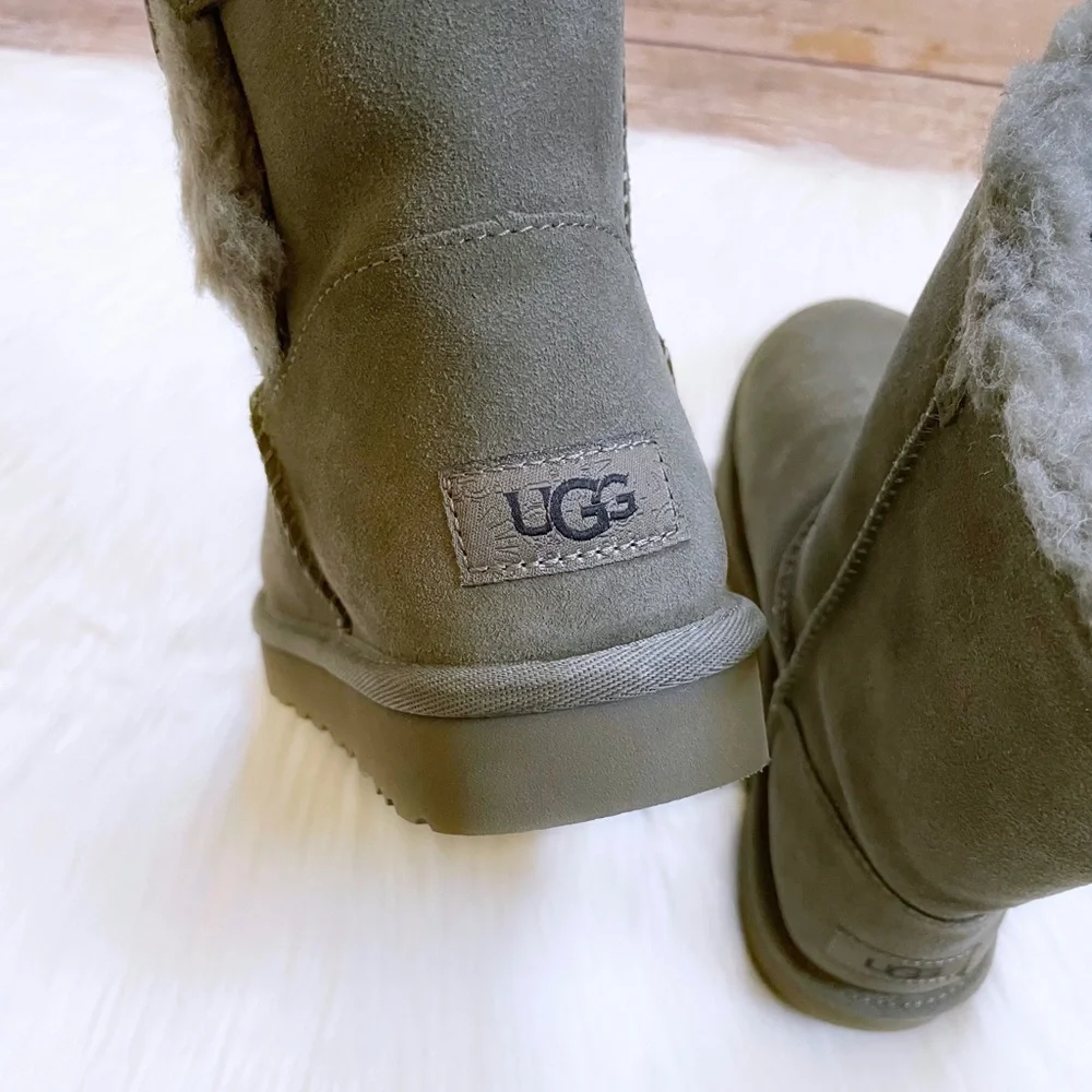 UGG Bailey UGG Metal Graphic Burnt Olive Suede Boots - Picture 8 of 10